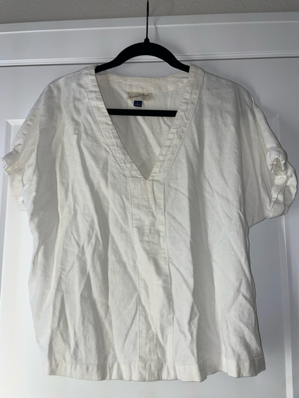 Universal Thread White V-Neck Short Sleeve Top